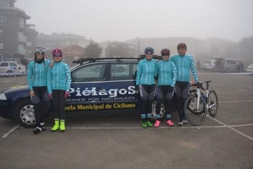 El equipo femenino de la Peña Ciclista ...