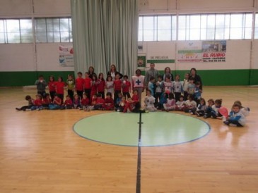 60 niños de los colegios de Zurita y ...