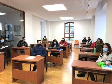 12 jóvenes participan en un curso de ...