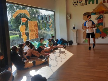 24 jóvenes, de entre 11 y 14 años, ...