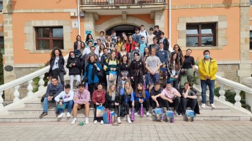 El Ayuntamiento recibe a los alumnos ...