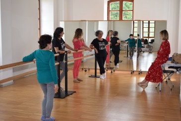 Una treintena de mujeres encuentran en ...