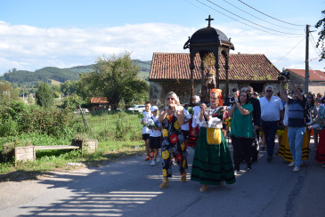 Piélagos viste de flores, un  año ...