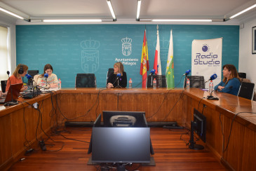 Radio Studio realiza una  mesa redonda, ...