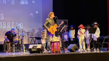 Estudiantes de Piélagos asisten a un ...