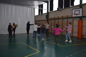 La Escuela municipal de folclore de ...