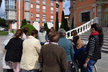 Usuarios del Centro de día de Renedo ...