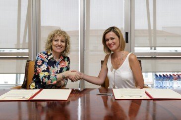 La vicepresidenta y la alcaldesa de ...