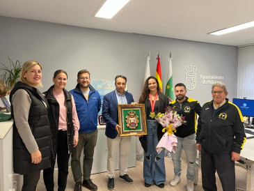 Piélagos felicita a la karateca del ...