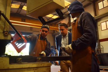 8 jóvenes se capacitan en fabricación ...