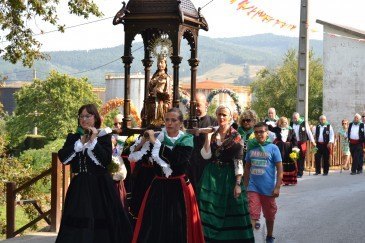 Piélagos viste de flores a su patrona, ...