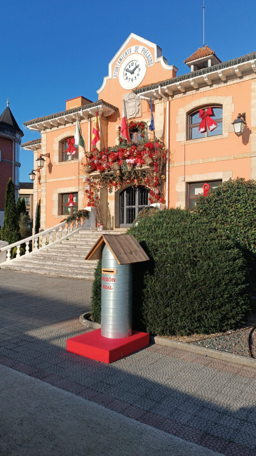 El Ayuntamiento instala buzones reales ...