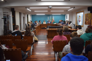 Desfile años 60 y gincana con pruebas ...