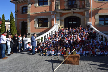 El CEIP el Mimbral de Renedo canta sus ...