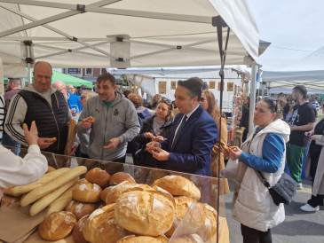 Productores y artesanos participan este ...