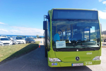 Un servicio de autobús, con ocho ...