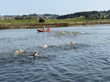 Cerca de 90 de nadadores participaron ...