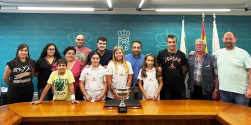 El equipo femenino de la Escuela ...