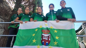 Las representantes de la Escuela ...