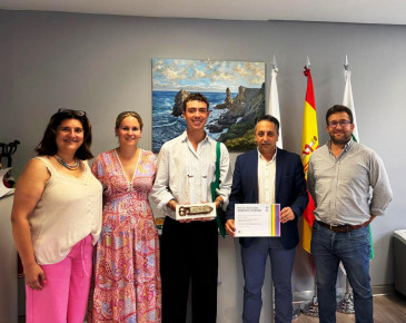 Caramés felicita al joven vecino de ...