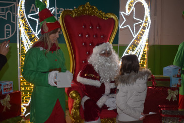 Papá Noel y sus elfos se ...