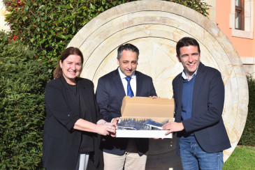 La DGT entrega a la Policía Local de ...