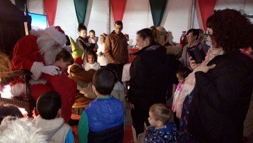 Papá Noel visita el Mercado Navideño ...