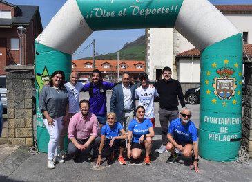 Piélagos recibe al deportista Adrián ...